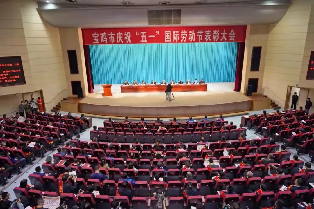 致敬劳模 学习先进