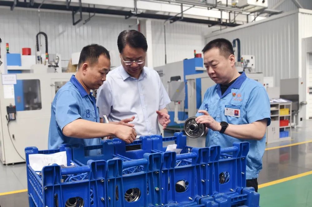 【集团资讯】李强总裁深入沃克齿轮公司调研